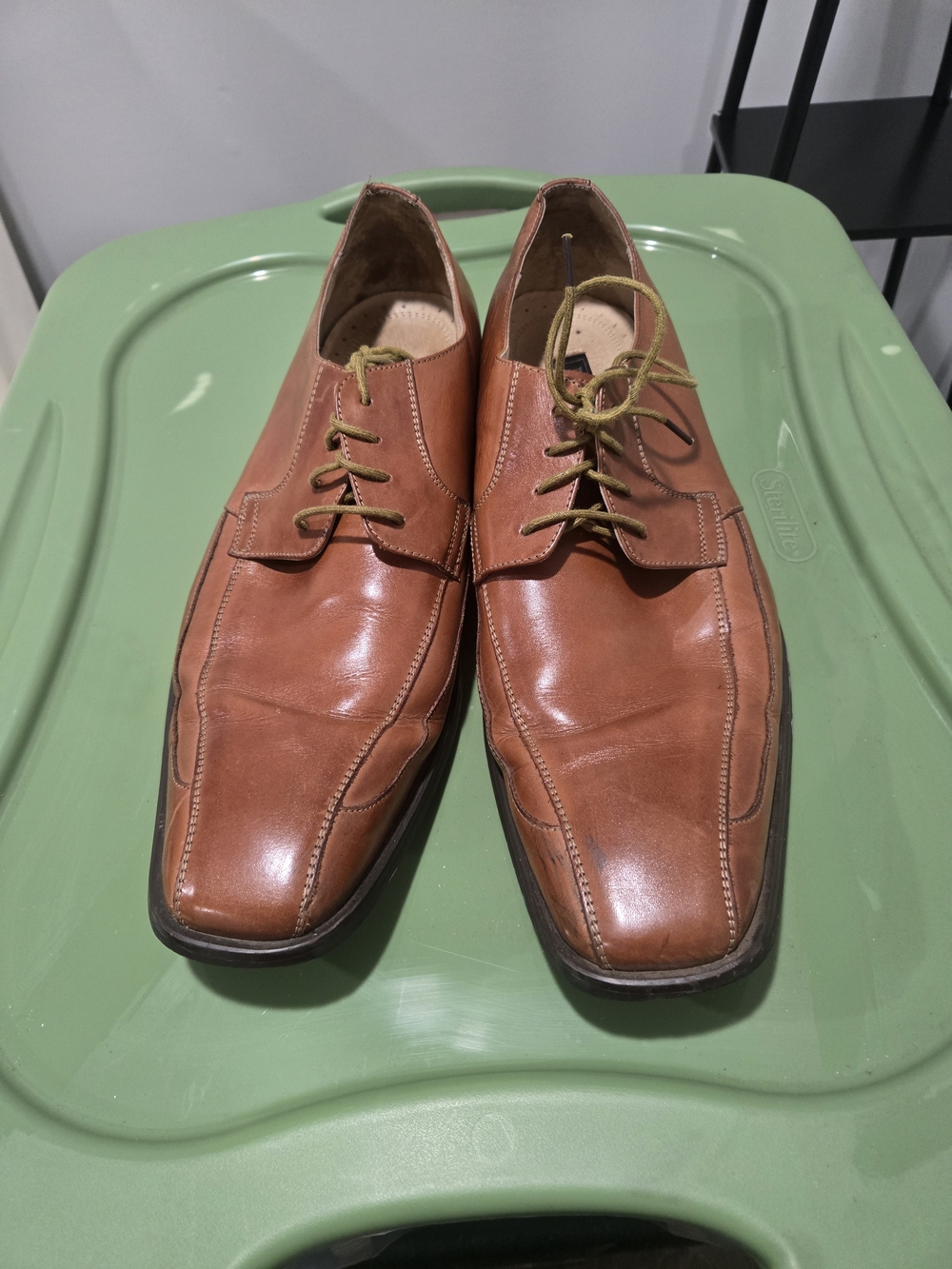 Men's Classic Leather Lace-Up Dress Shoes in Tan